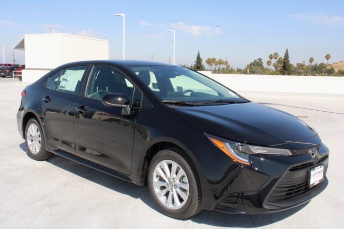 New 2026 Toyota Corolla LE image 2