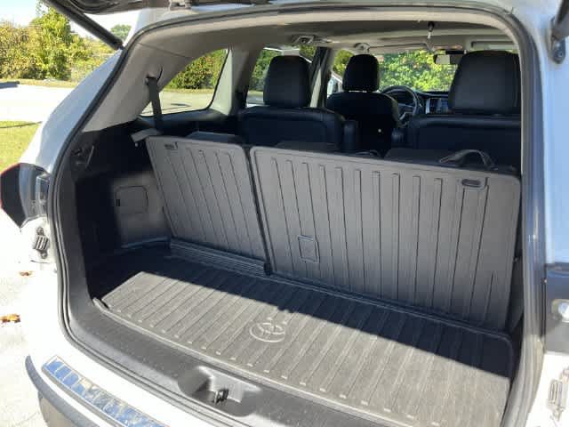Used 2019 Toyota Highlander XLE w/ Protection Package #3 AWD/4WD image 30