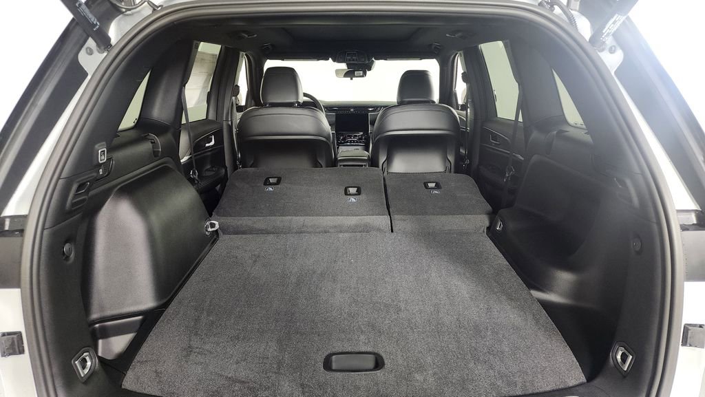 New 2025 Jeep Grand Cherokee Limited w/ Trailer Tow Package AWD/4WD image 12