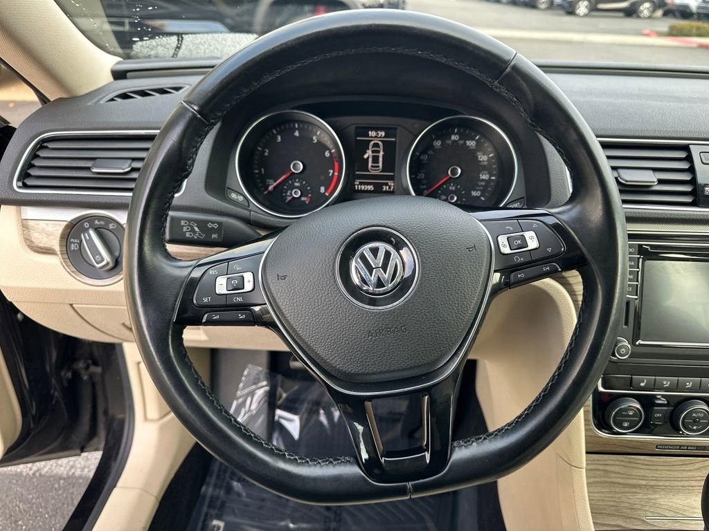 Used 2018 Volkswagen Passat 2.0T SE w/ SE Lighting Package image 18