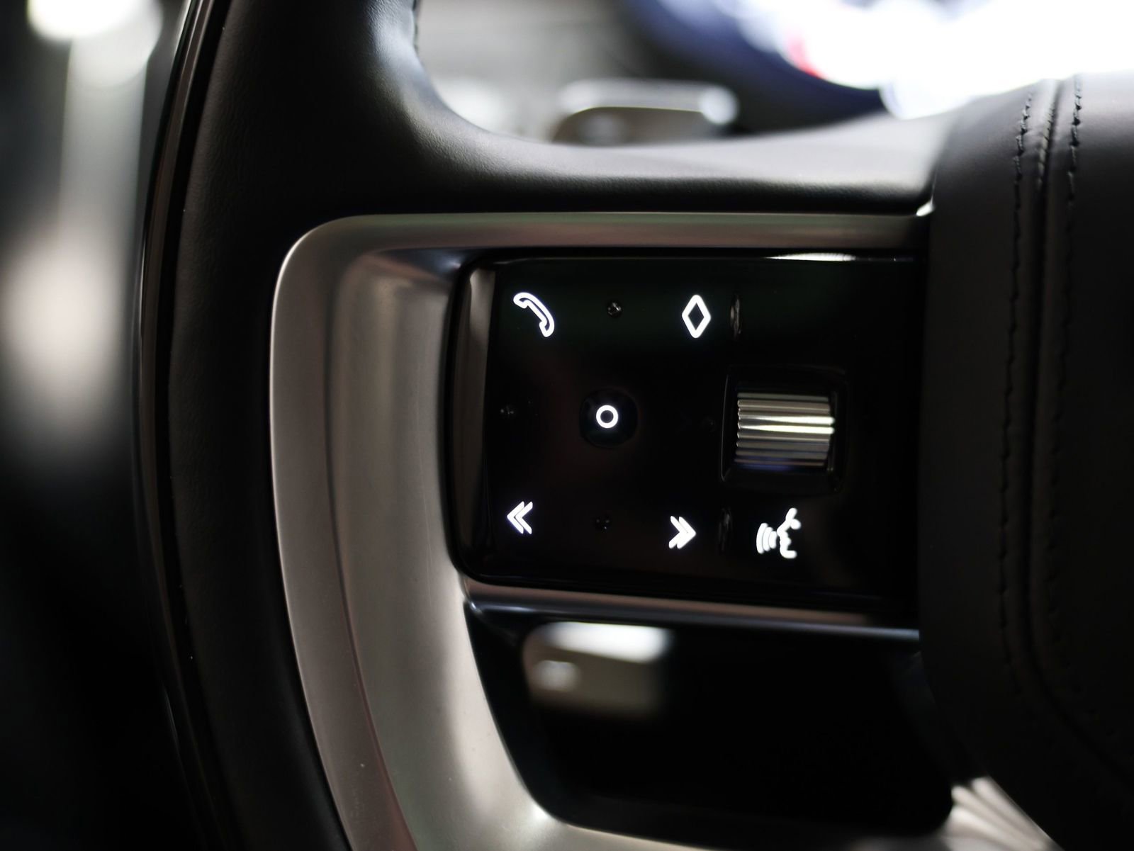 Used 2023 Land Rover Range Rover Long Wheelbase Autobiography image 11