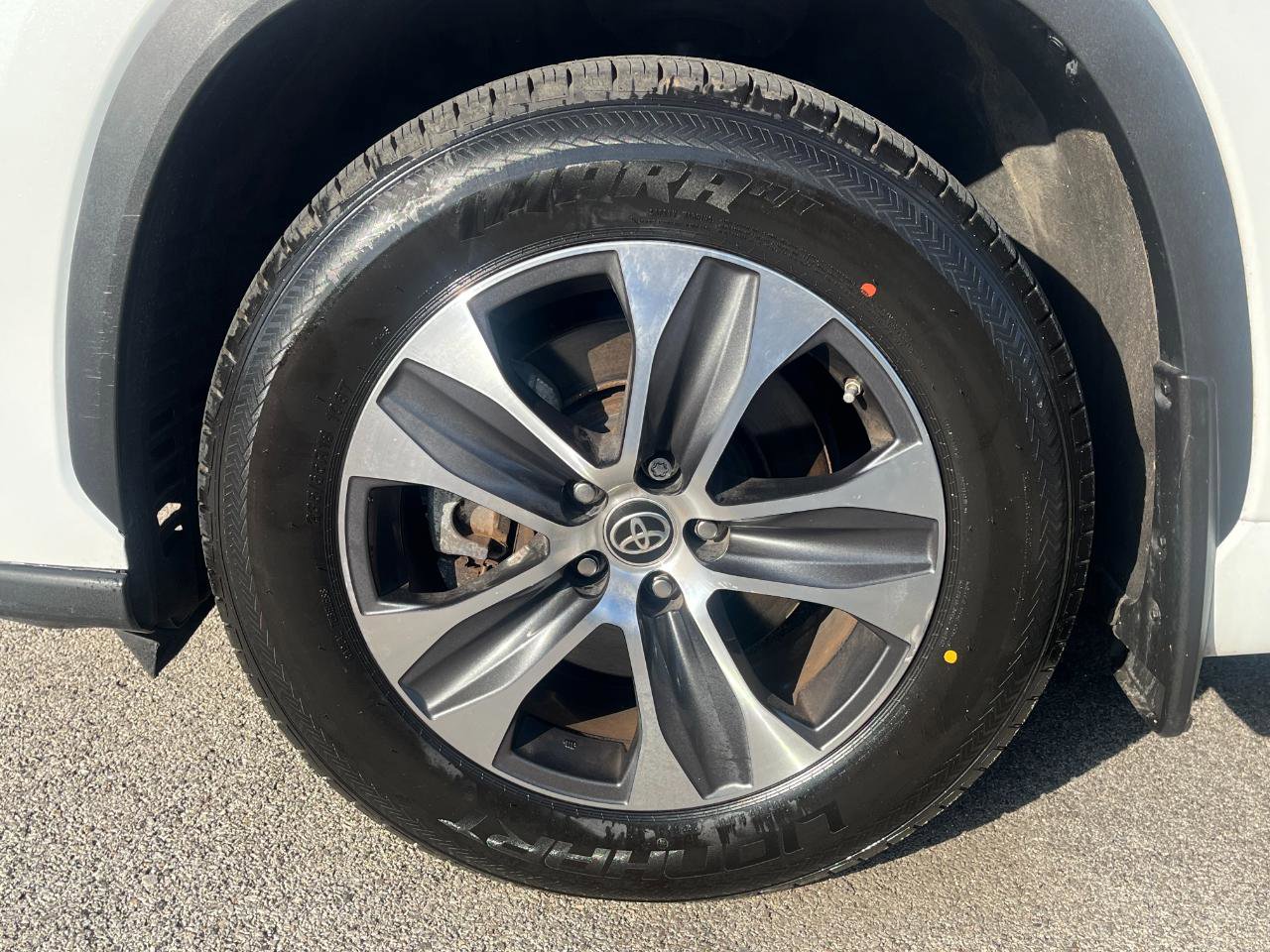 Used 2022 Toyota Highlander XLE AWD/4WD image 41