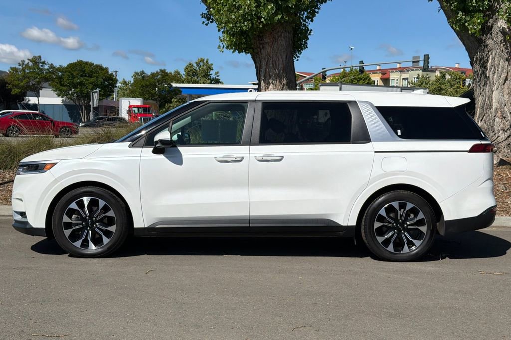 Used 2024 Kia Carnival EX FWD image 7
