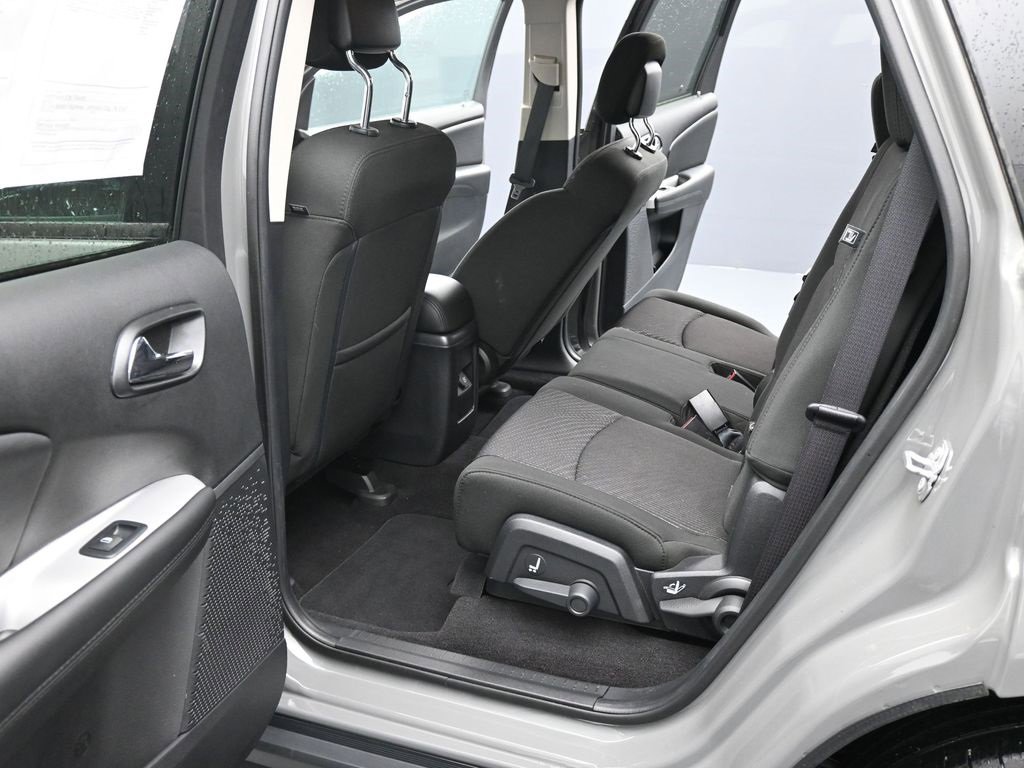 Used 2019 Dodge Journey SE image 18