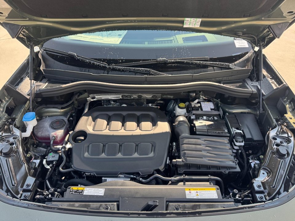 New 2026 Volkswagen Tiguan SEL R-Line AWD/4WD image 16