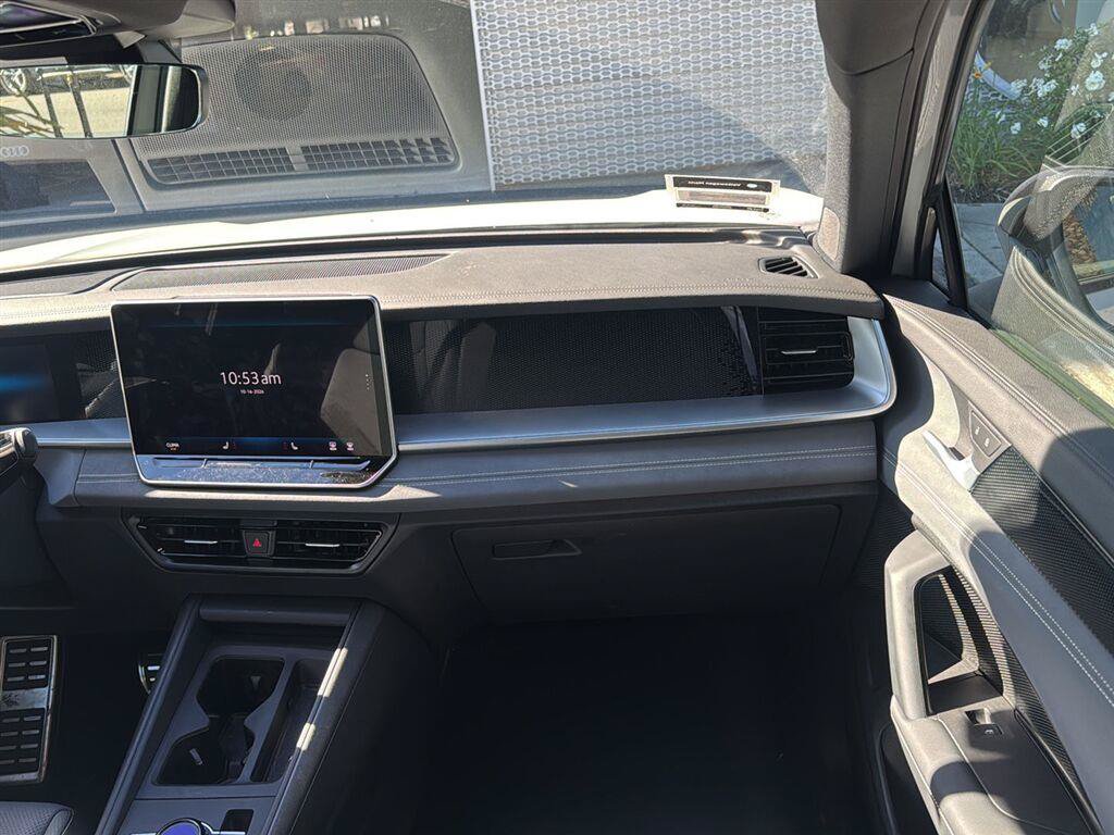 Used 2026 Volkswagen Tiguan SE R-Line FWD image 11