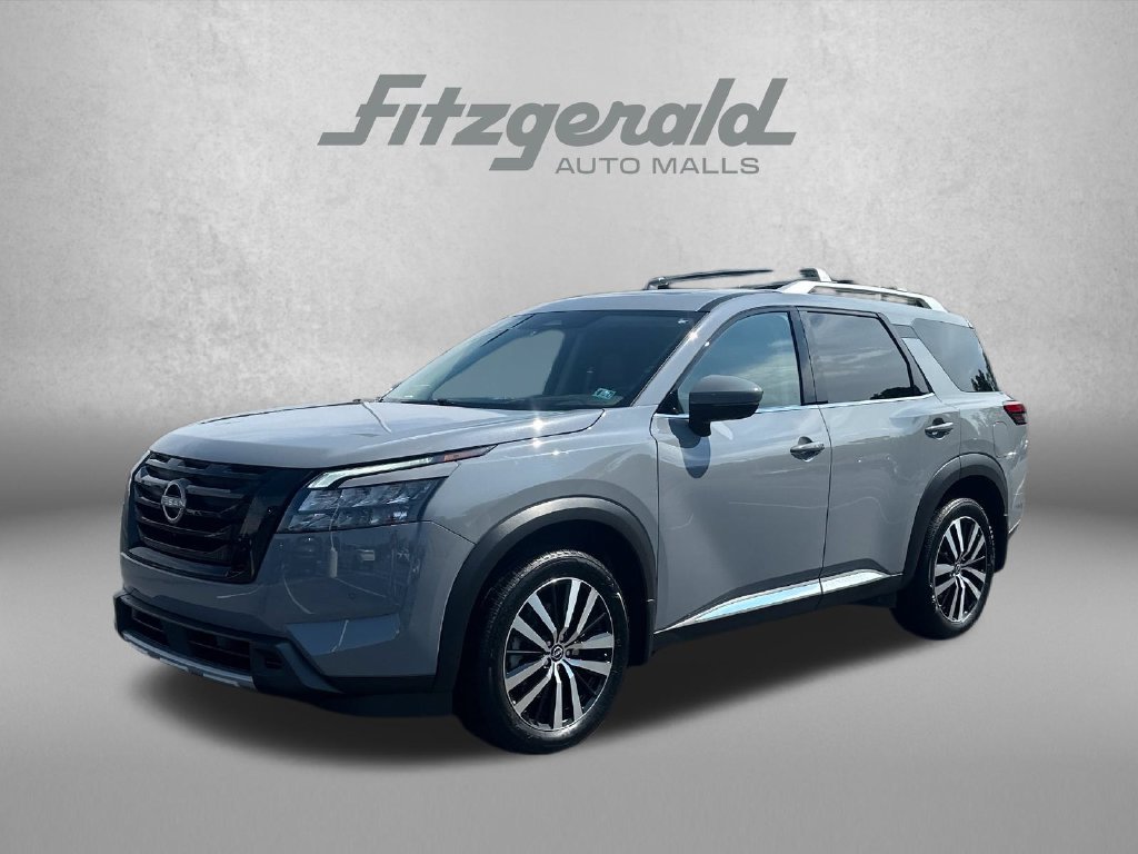 Used 2025 Nissan Pathfinder Platinum w/ Black Appearance Package AWD/4WD image 3