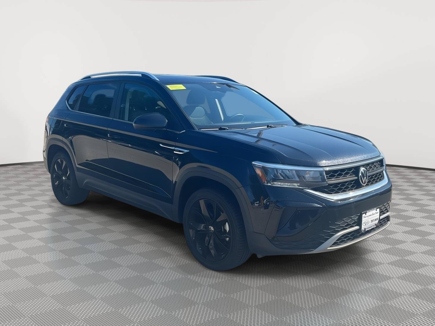 Used 2022 Volkswagen Taos SE AWD/4WD image 3