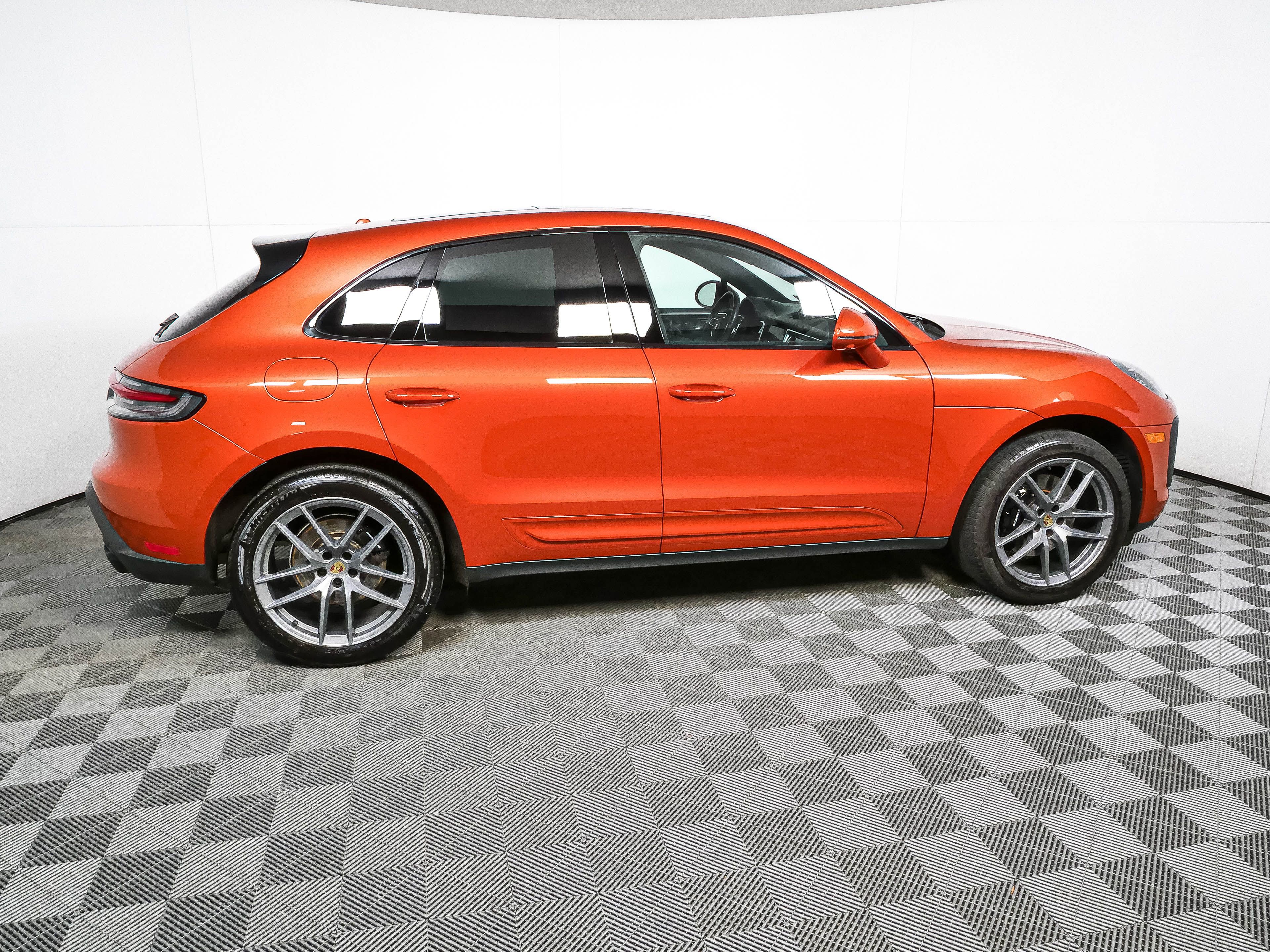 Certified 2024 Porsche Macan S AWD/4WD image 28