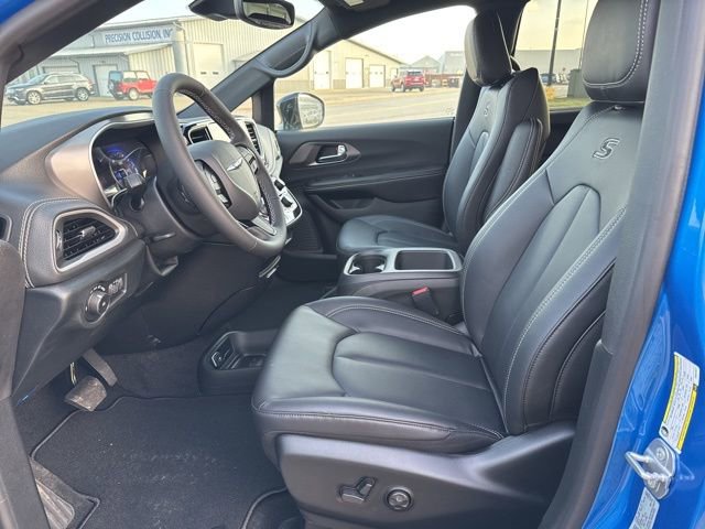 New 2026 Chrysler Pacifica Select image 13