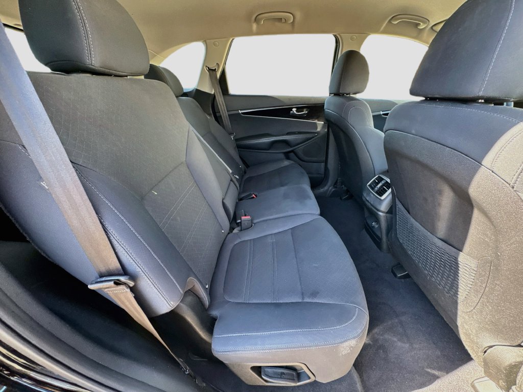 Used 2019 Kia Sorento L FWD image 31