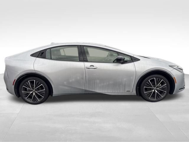 Used 2024 Toyota Prius XLE image 9