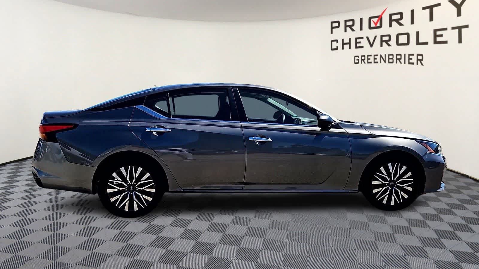 Used 2024 Nissan Altima 2.5 SV FWD image 9