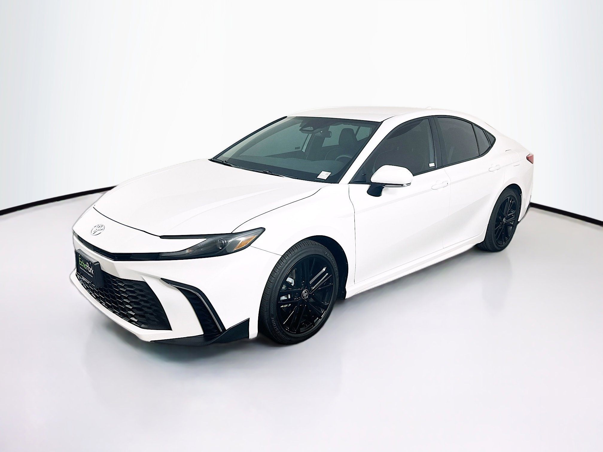 Used 2026 Toyota Camry SE FWD image 3
