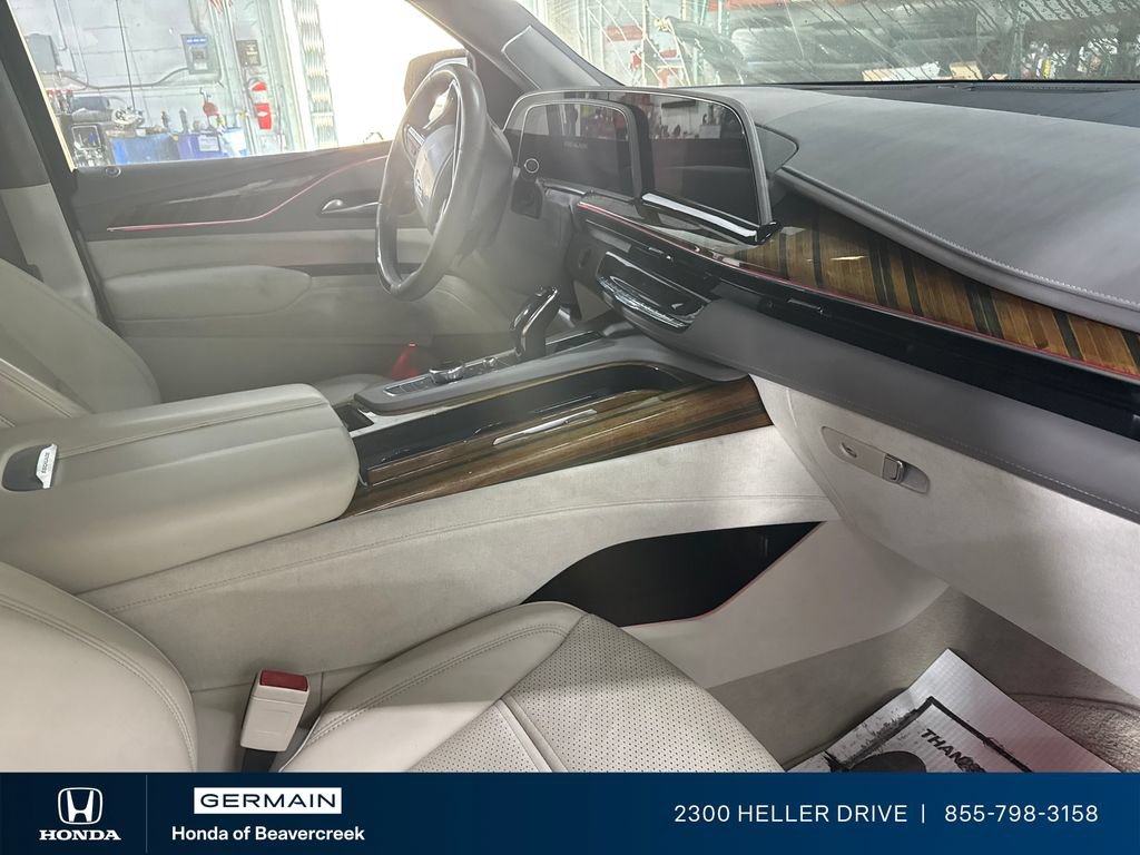 Used 2023 Cadillac Escalade Premium Luxury Platinum AWD/4WD image 2