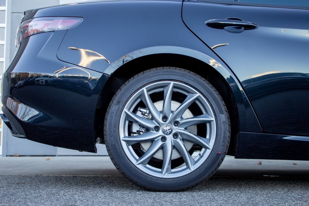 Used 2025 Alfa Romeo Giulia AWD image 6