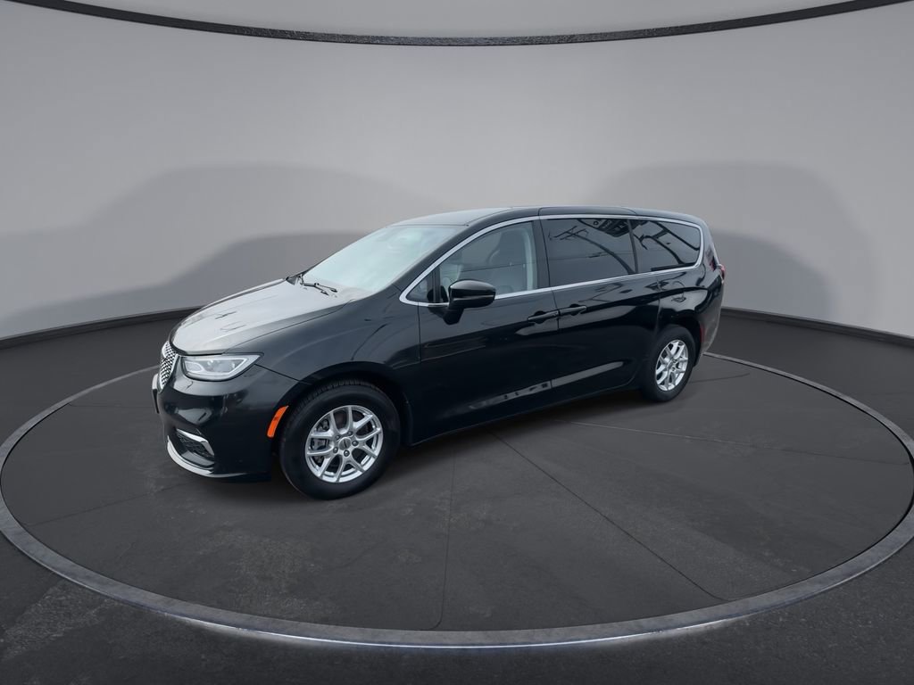 Used 2023 Chrysler Pacifica Touring-L image 4