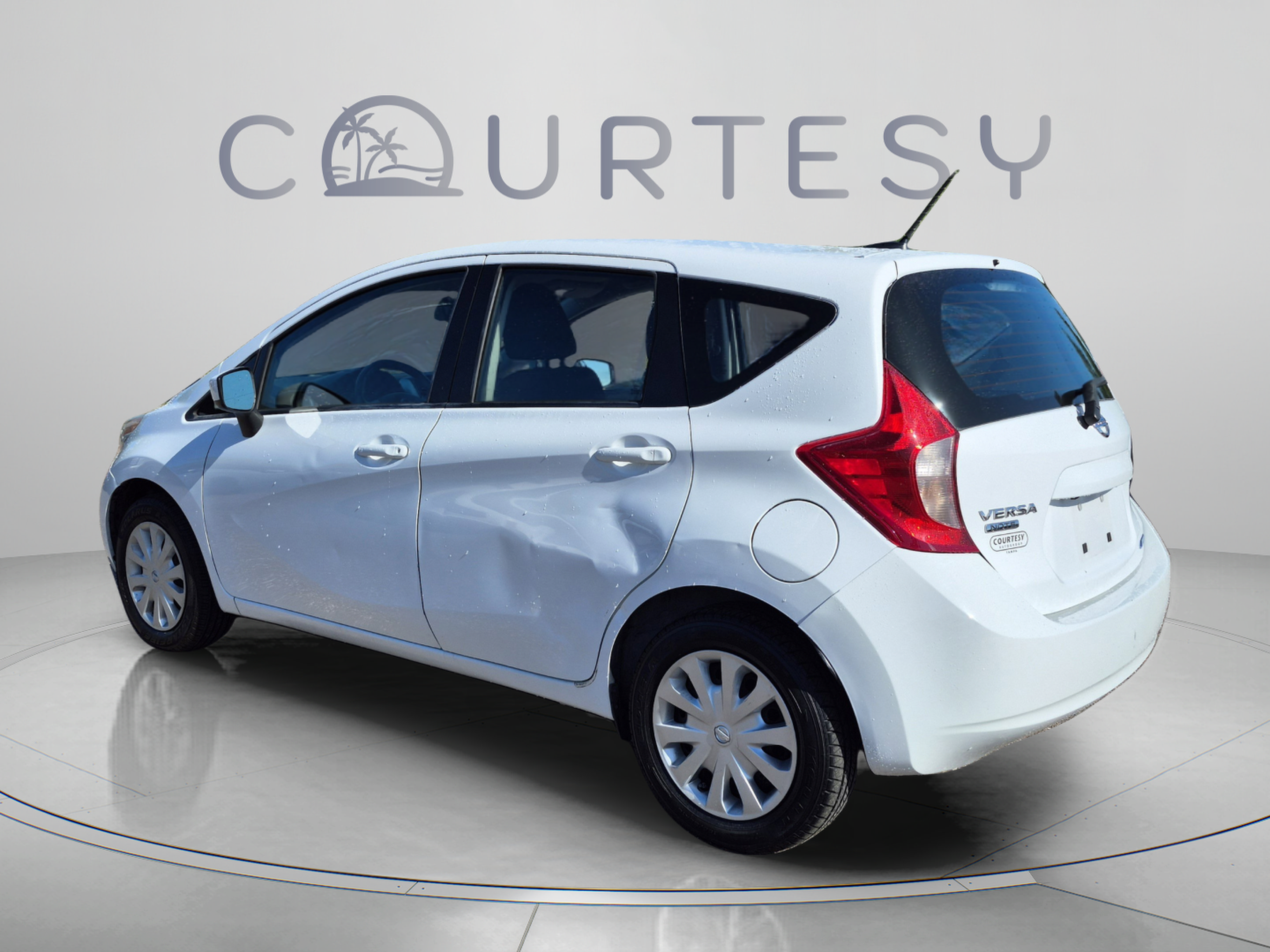 Used 2016 Nissan Versa Note SV FWD image 3