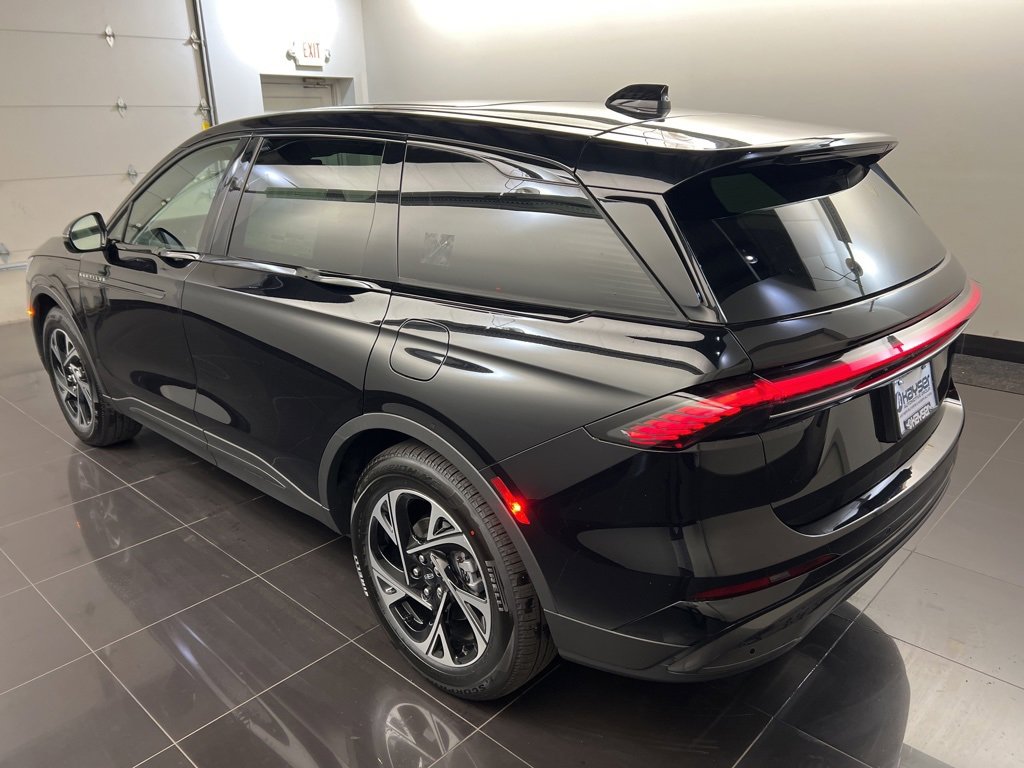 Used 2025 Lincoln Nautilus Premier w/ Equipment Group 102A image 4