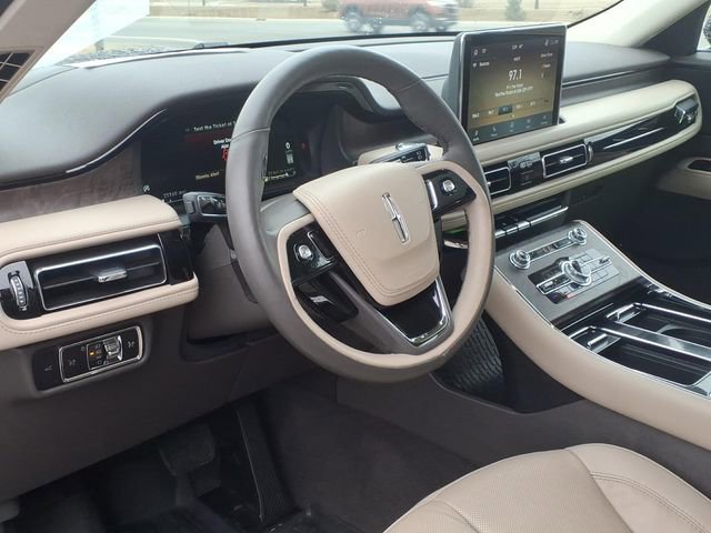 Used 2023 Lincoln Aviator Reserve w/ Equipment Group 201A image 7