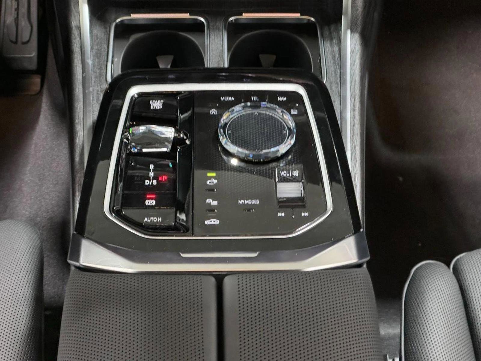 Certified 2025 BMW 760i xDrive w/ Executive Package image 16