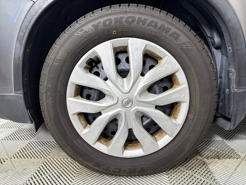 Used 2018 Nissan Rogue S image 17