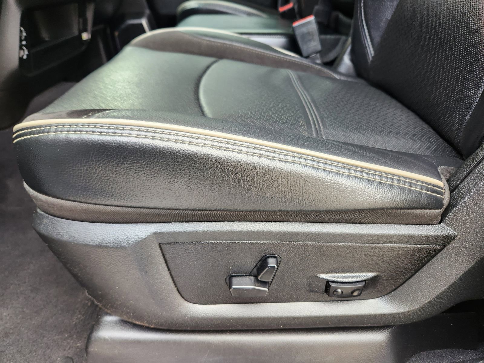 Used 2024 RAM 2500 Laramie image 32