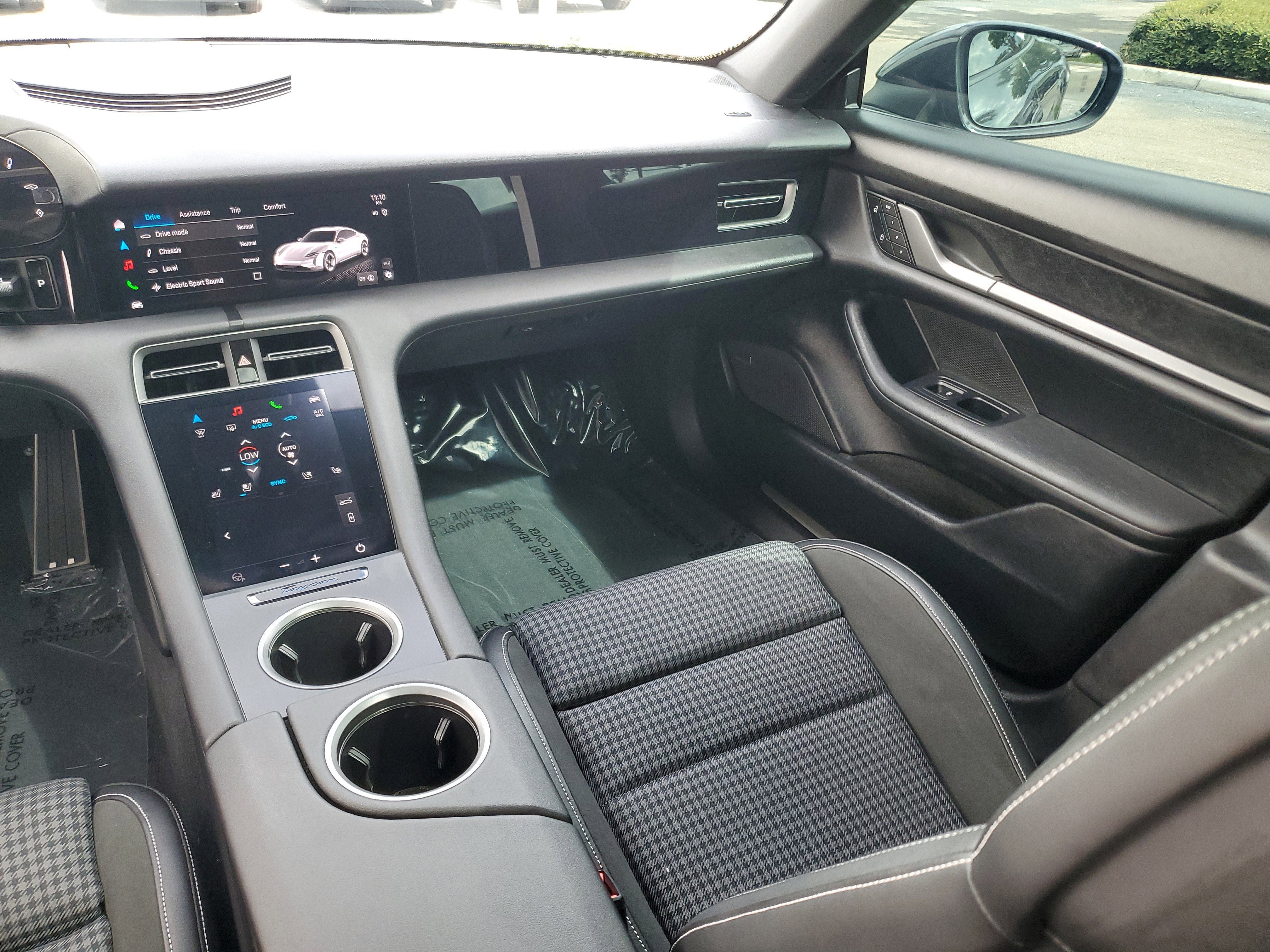 Used 2025 Porsche Taycan image 16