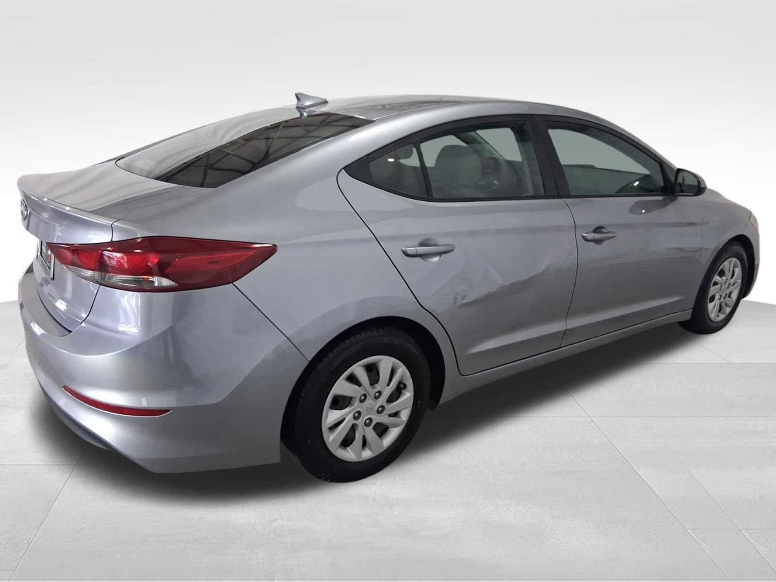 Used 2017 Hyundai Elantra SE image 5