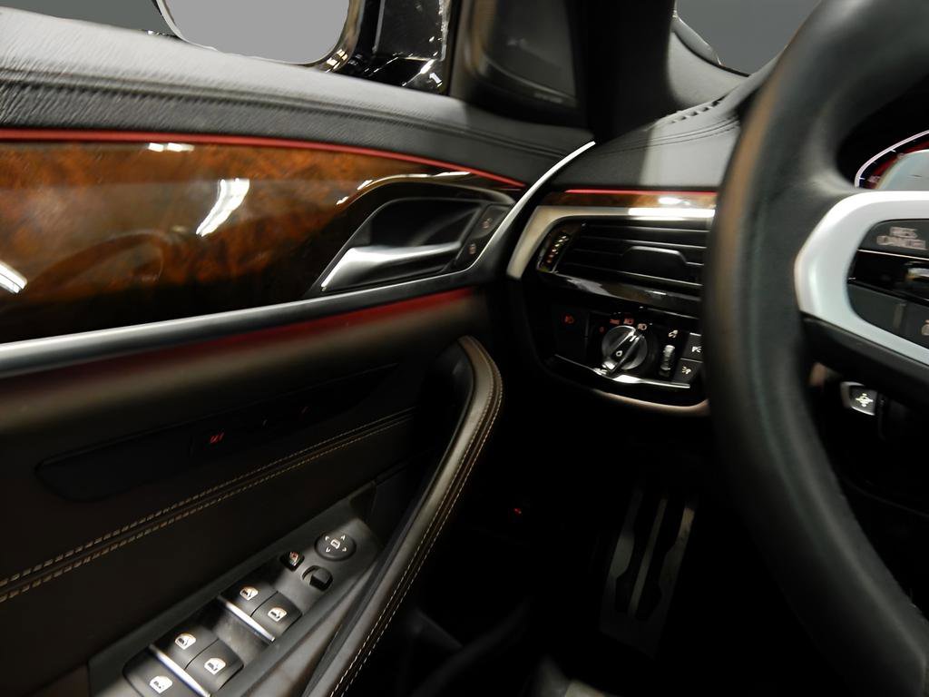 Used 2022 BMW 540i xDrive w/ M Sport Package image 17