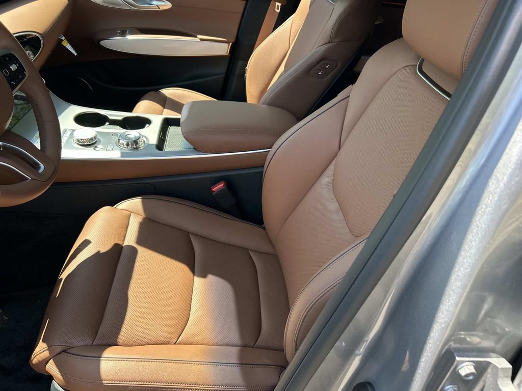 New 2026 Genesis GV70 2.5T Advanced AWD/4WD image 16