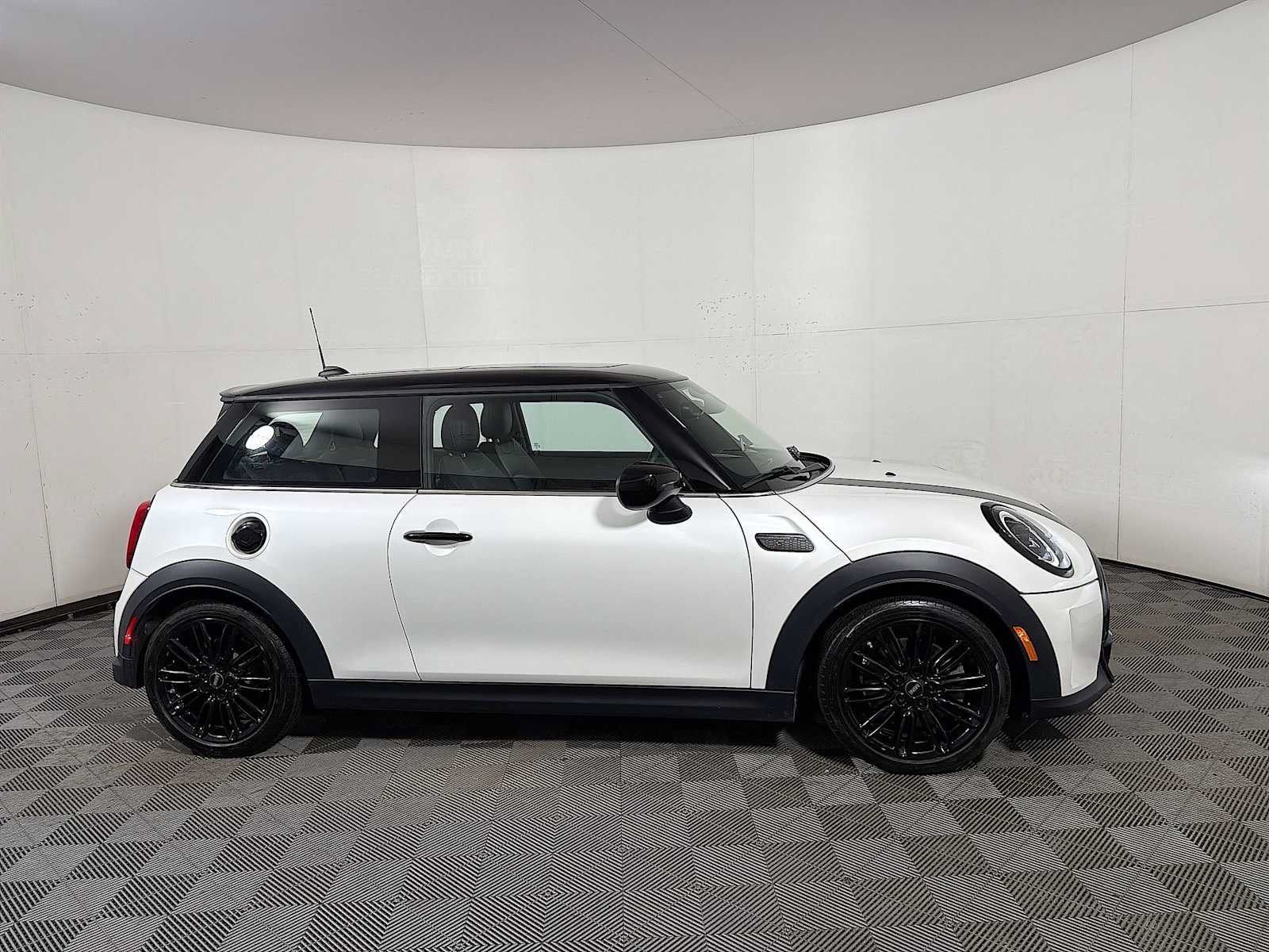 Used 2024 MINI Cooper S FWD image 7