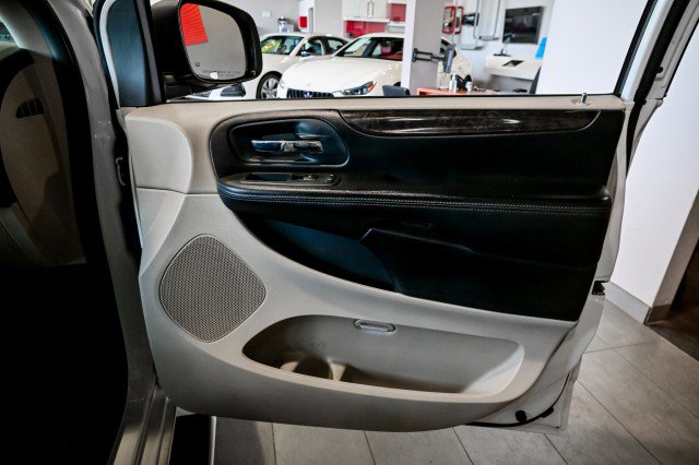 Used 2019 Dodge Grand Caravan SE FWD image 27