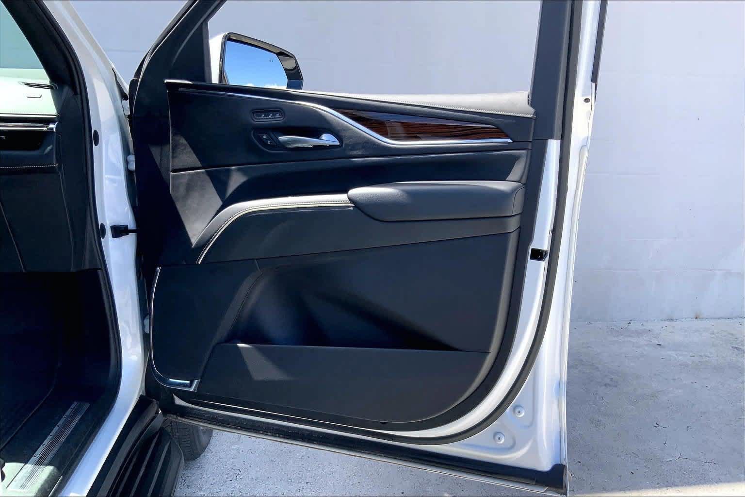 Used 2022 Cadillac Escalade Premium Luxury RWD image 28