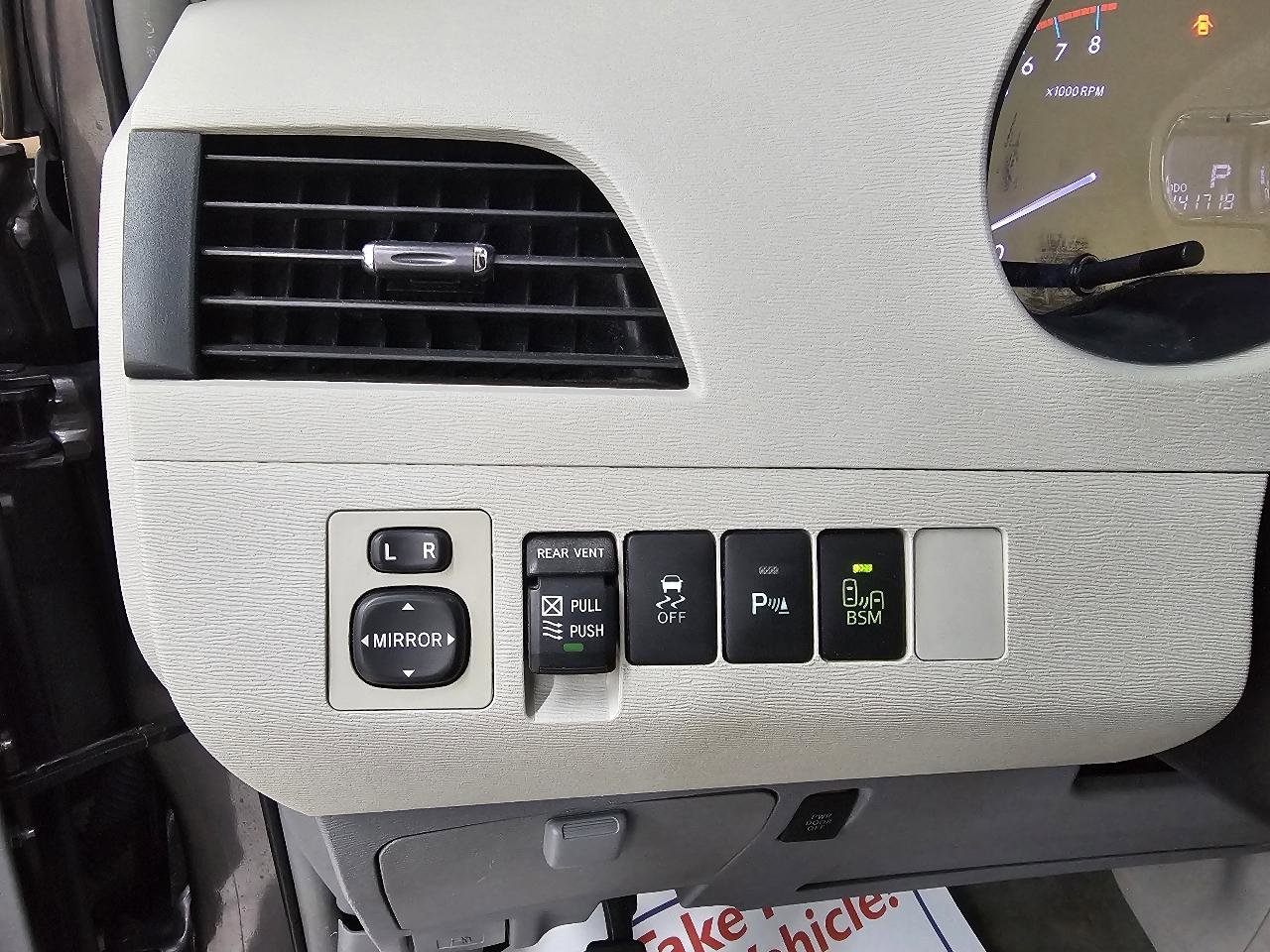 Used 2013 Toyota Sienna XLE image 40