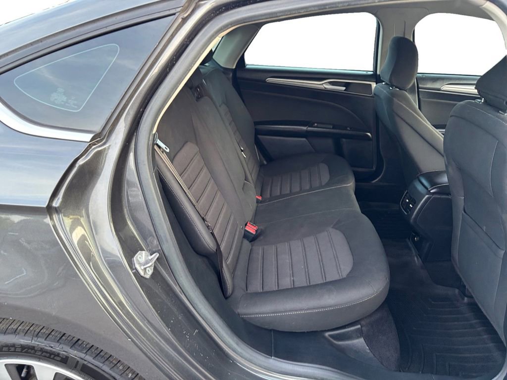 Used 2020 Ford Fusion SE image 23