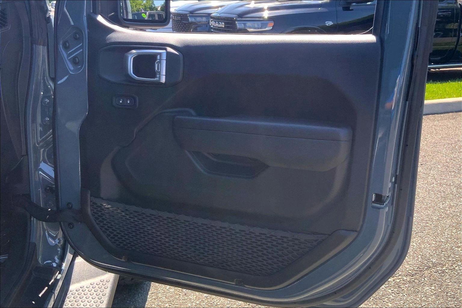 Used 2024 Jeep Wrangler Unlimited AWD/4WD image 22