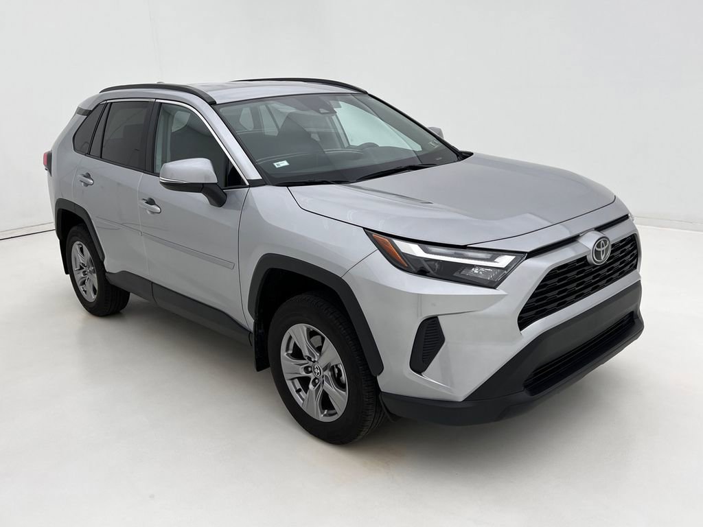 Used 2024 Toyota RAV4 XLE AWD/4WD image 2