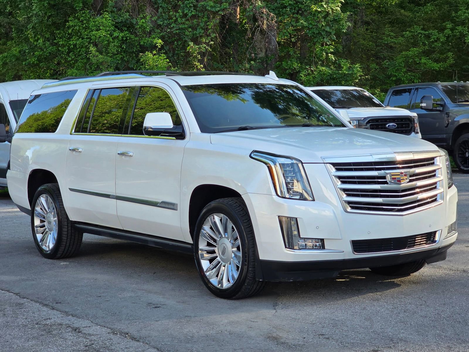 Used 2016 Cadillac Escalade ESV Platinum RWD image 9