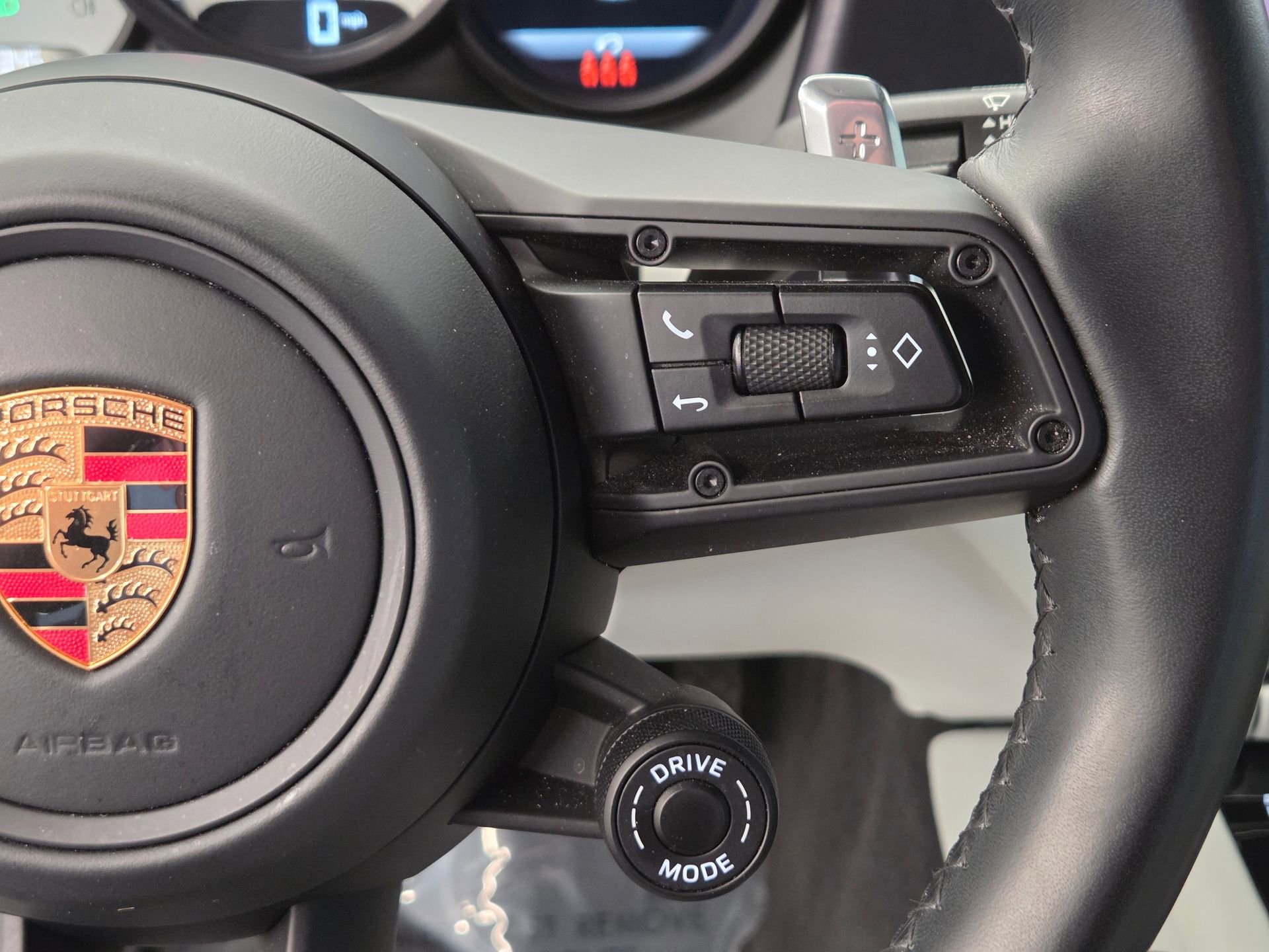 Certified 2023 Porsche Macan GTS w/ Premium Package Plus AWD/4WD image 19