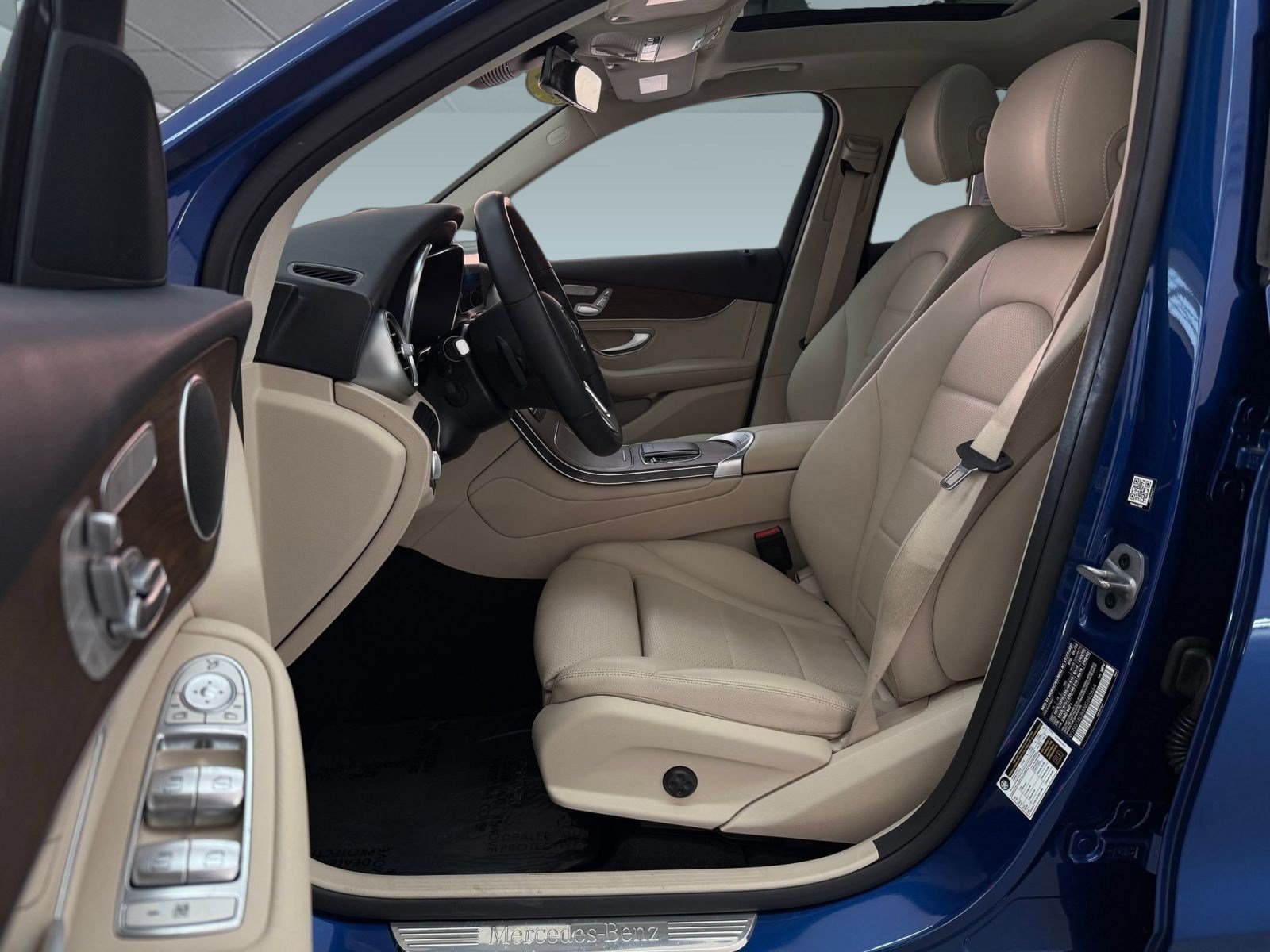 Used 2022 Mercedes-Benz GLC 300 image 5