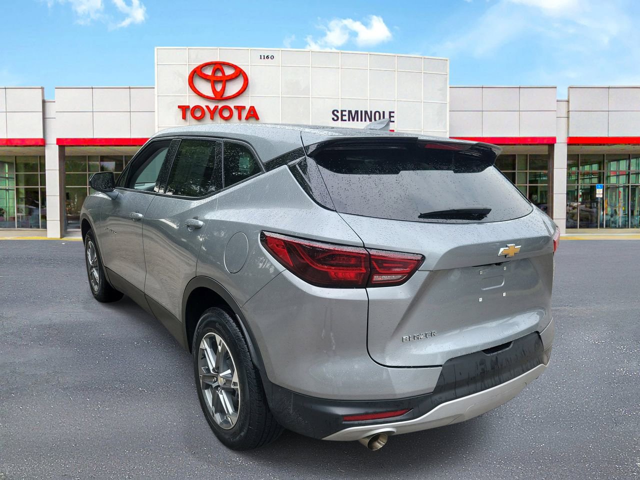 Used 2025 Chevrolet Blazer LT FWD image 3