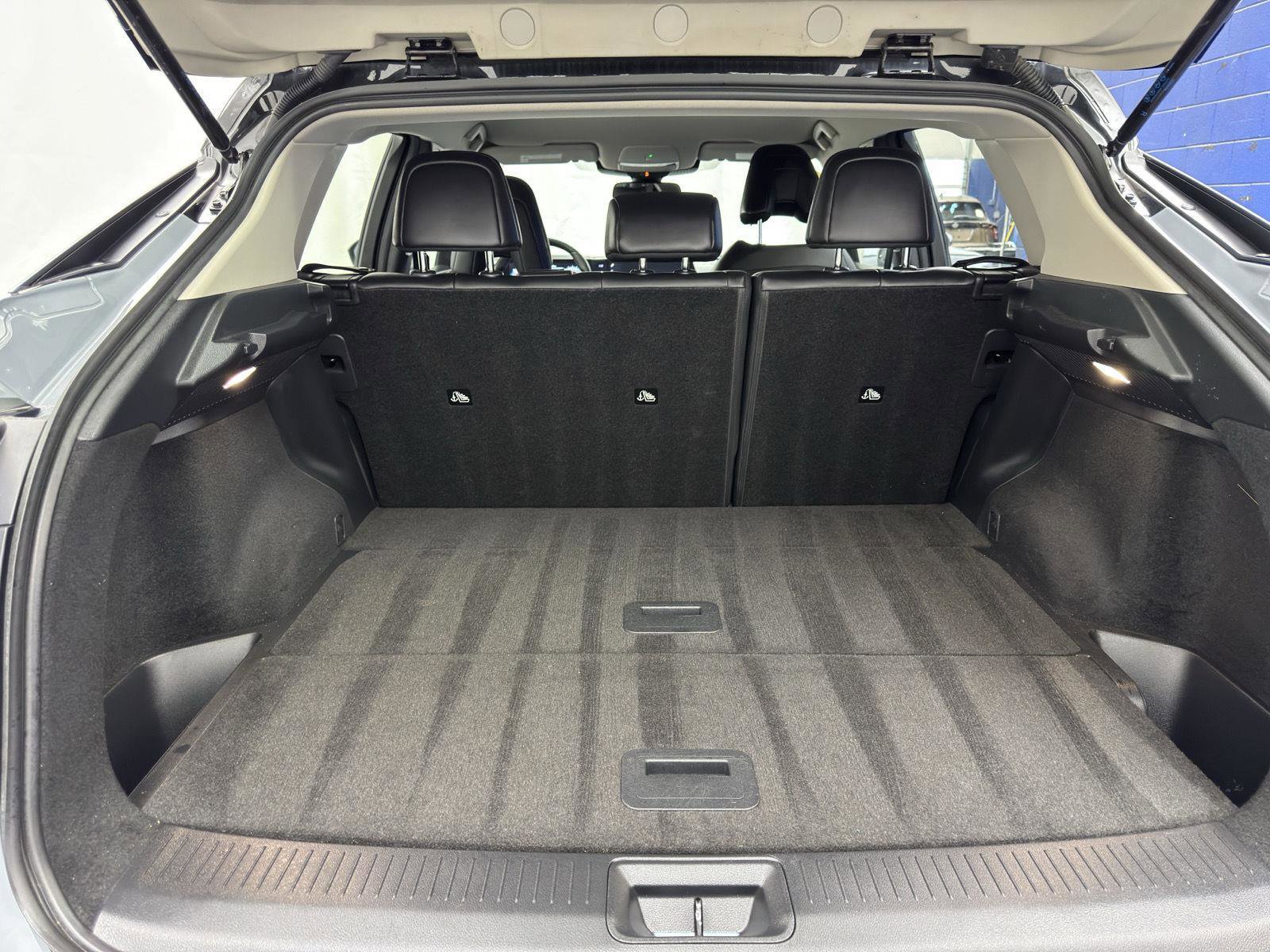 Used 2024 Nissan Ariya AWD image 31