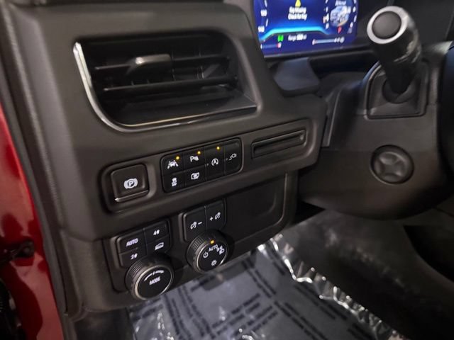 Used 2022 Chevrolet Suburban RST w/ Luxury Package AWD/4WD image 13