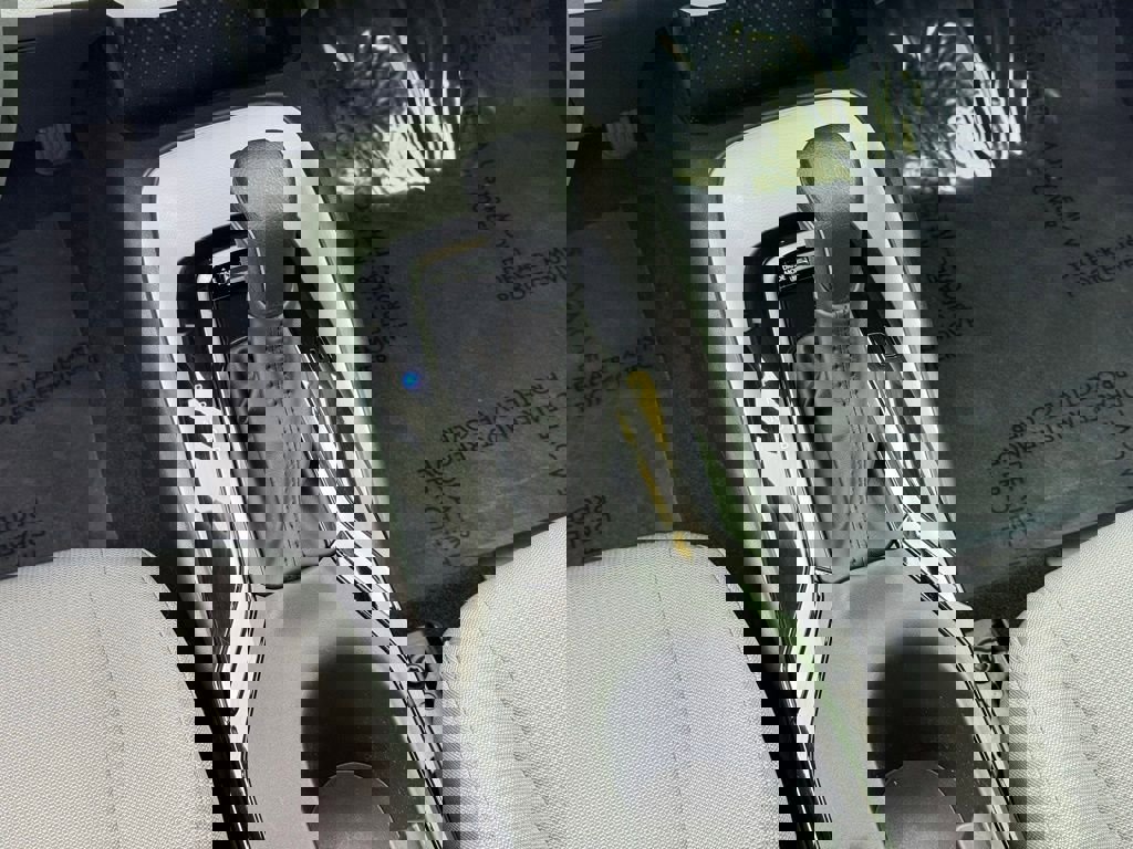 Used 2023 Toyota Corolla SE w/ SE Premium Package image 18