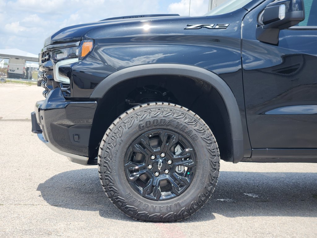 New 2026 Chevrolet Silverado 1500 ZR2 w/ Dark Appearance Package AWD/4WD image 5