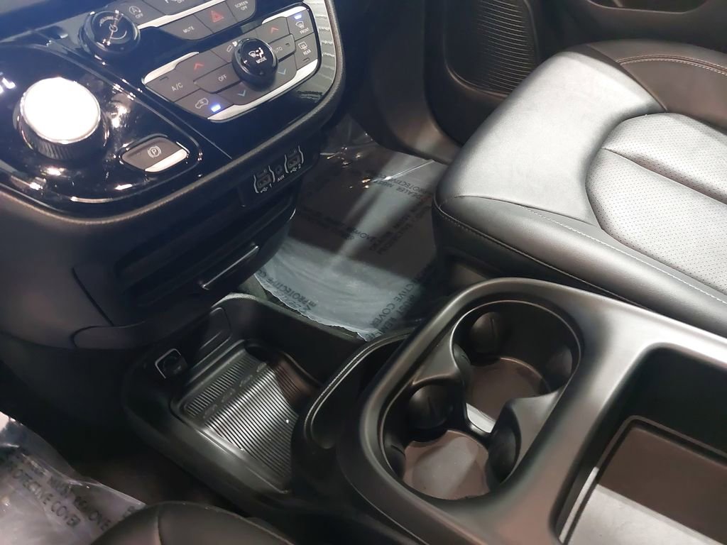 Used 2025 Chrysler Pacifica Select image 27