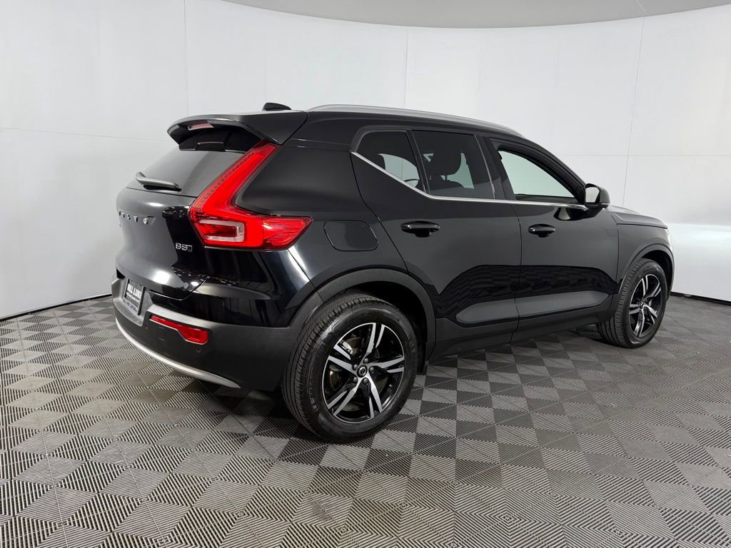 Used 2025 Volvo XC40 B5 Core image 8