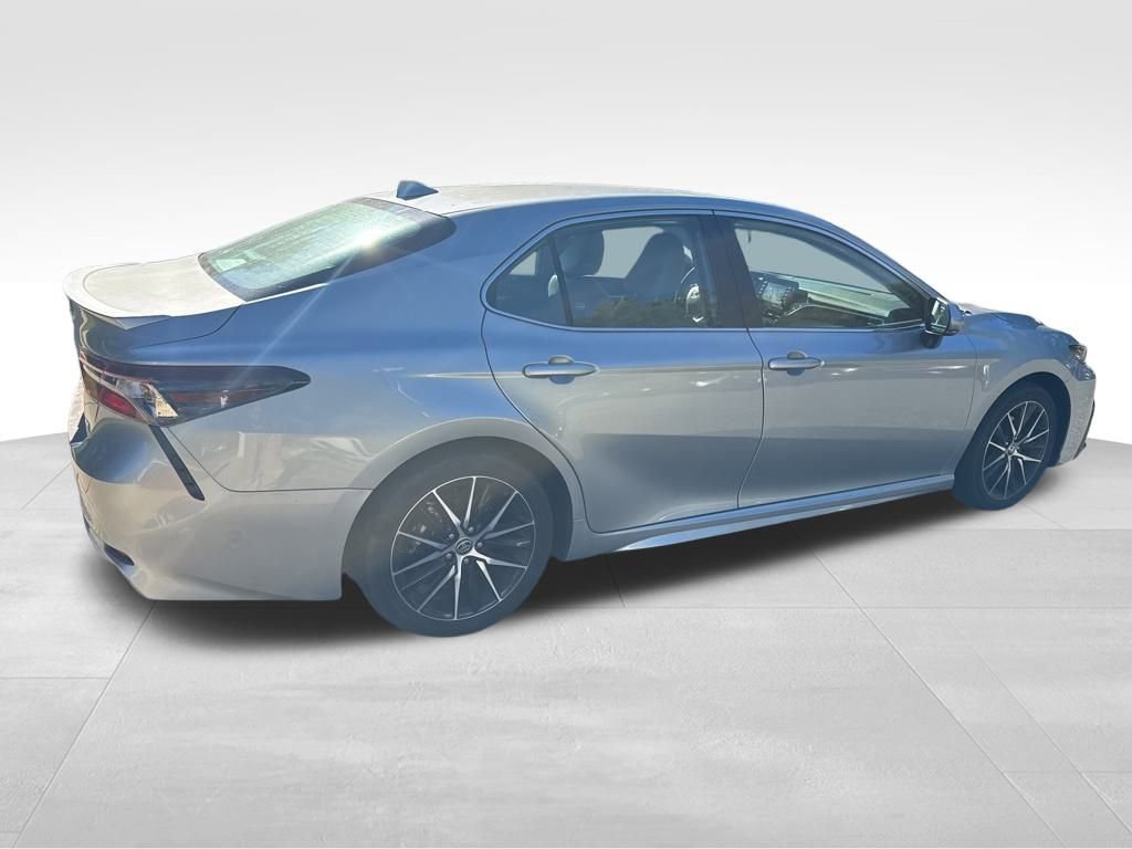 Used 2024 Toyota Camry SE video 2