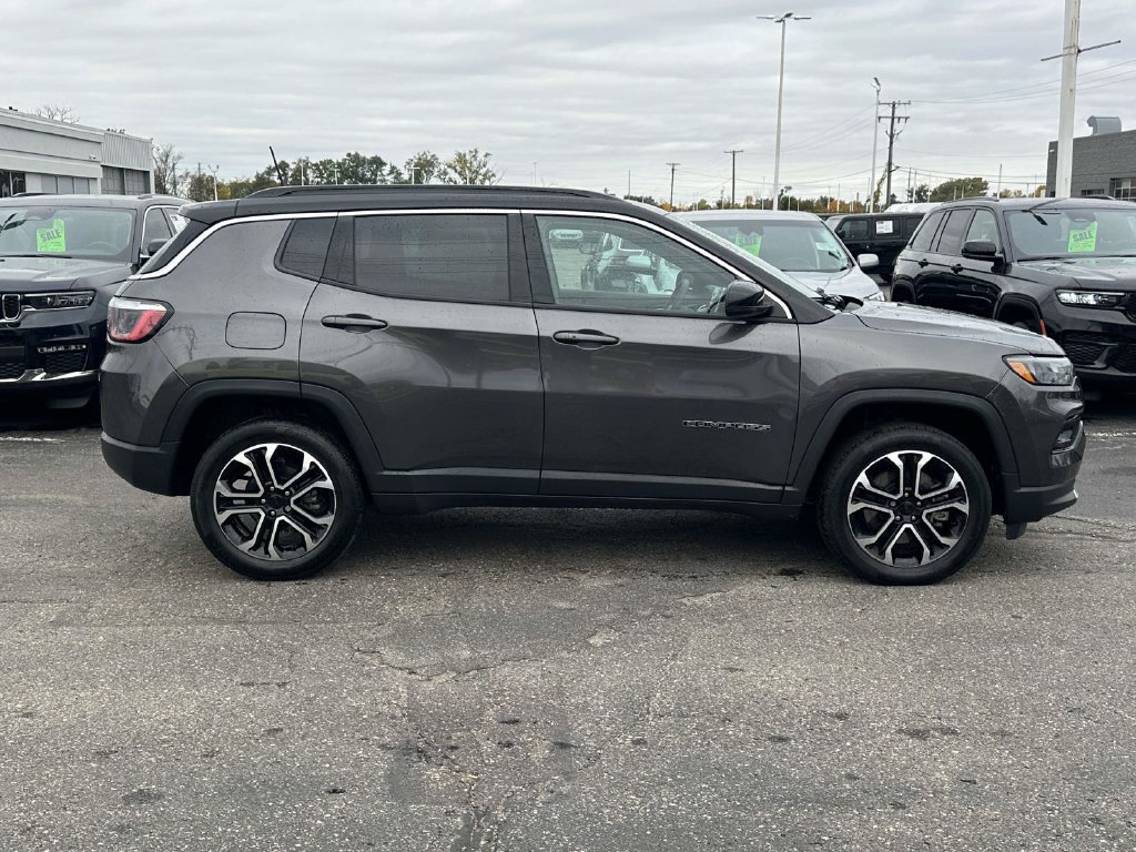 Used 2023 Jeep Compass Limited w/ Sun and Sound Group AWD/4WD image 2